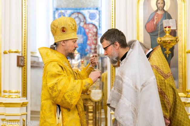 В Неделю 24-ю по Пятидесятнице Митрополит Вениамин совершил Божественную литургию в Свято-Духовом кафедральном соборе города Минска