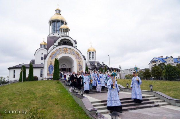 В Неделю 13-ю по Пятидесятнице Митрополит Вениамин совершил Божественную литургию в кафедральном соборе Рождества Христова города Солигорска В Неделю 13-ю по Пятидесятнице Митрополит Вениамин совершил Божественную литургию в кафедральном соборе Рождества Христова города Солигорска
